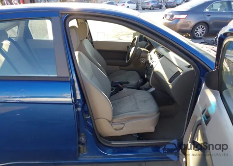 2009 Ford Focus Se z USA, uszkodzony, nr VIN 1FAHP35N99W268341